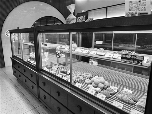 即将打烊的面包店